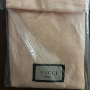 Gucci Beauty Mirror Soft Peach Pouch with Floral Trim GWP